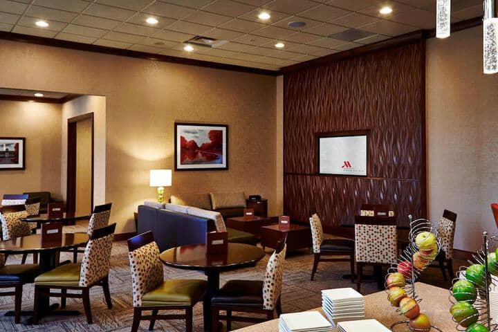 Lounge 44 of 59