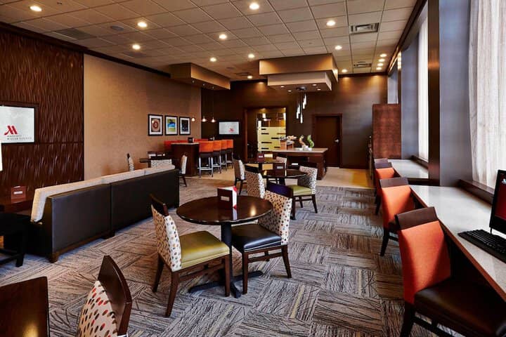 Lounge 43 of 59