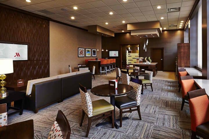 Lounge 54 of 59